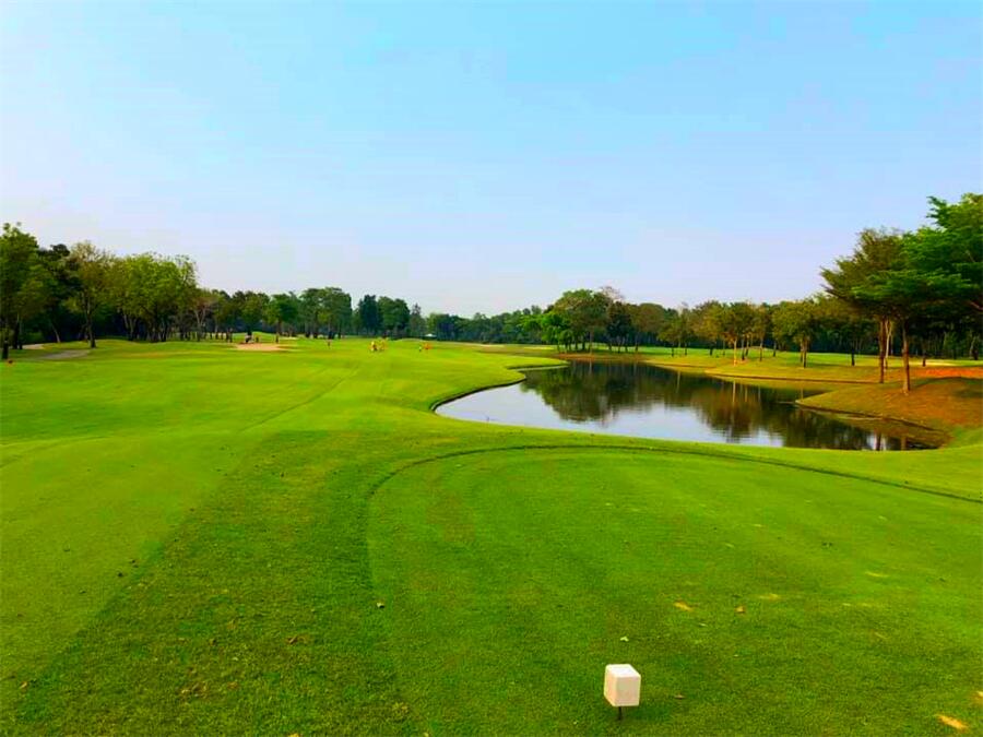 Lam Luk Ka Country Club in Pathum Thani, Thailand (2)