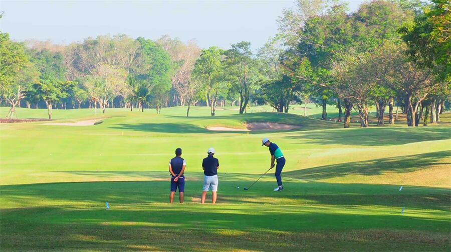 Lotus Valley Golf Resort in Chachoengsao, Thailand (11)