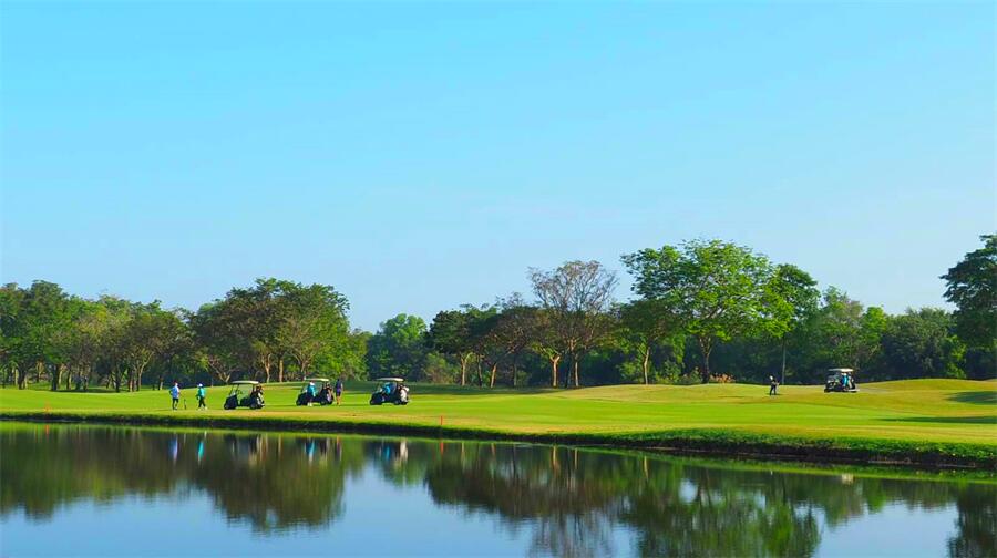 Lotus Valley Golf Resort in Chachoengsao, Thailand (2)