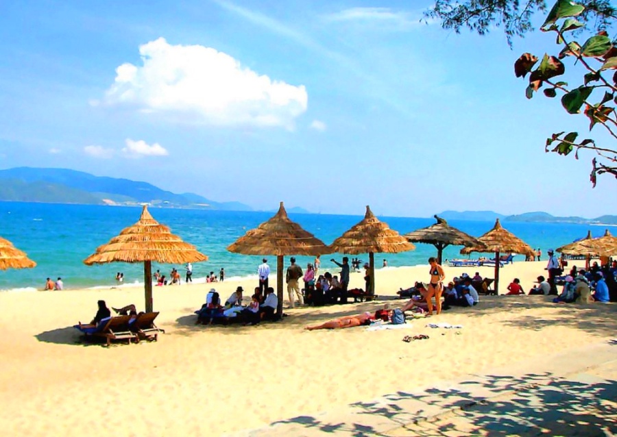 Bai Chay Beach in Ha Long Bay