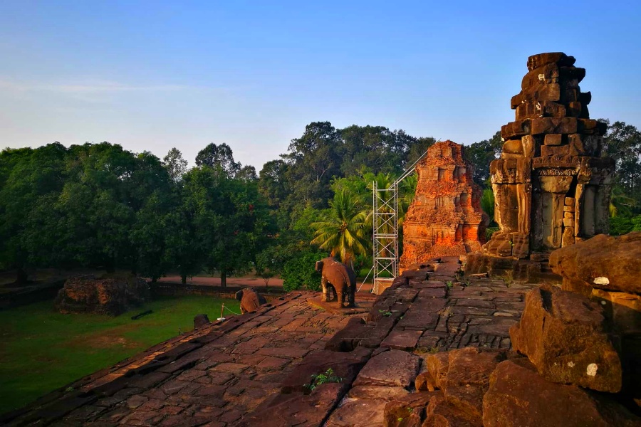 Bakong Temple of Roluos Temples in Siem Reap, Cambodia (10)