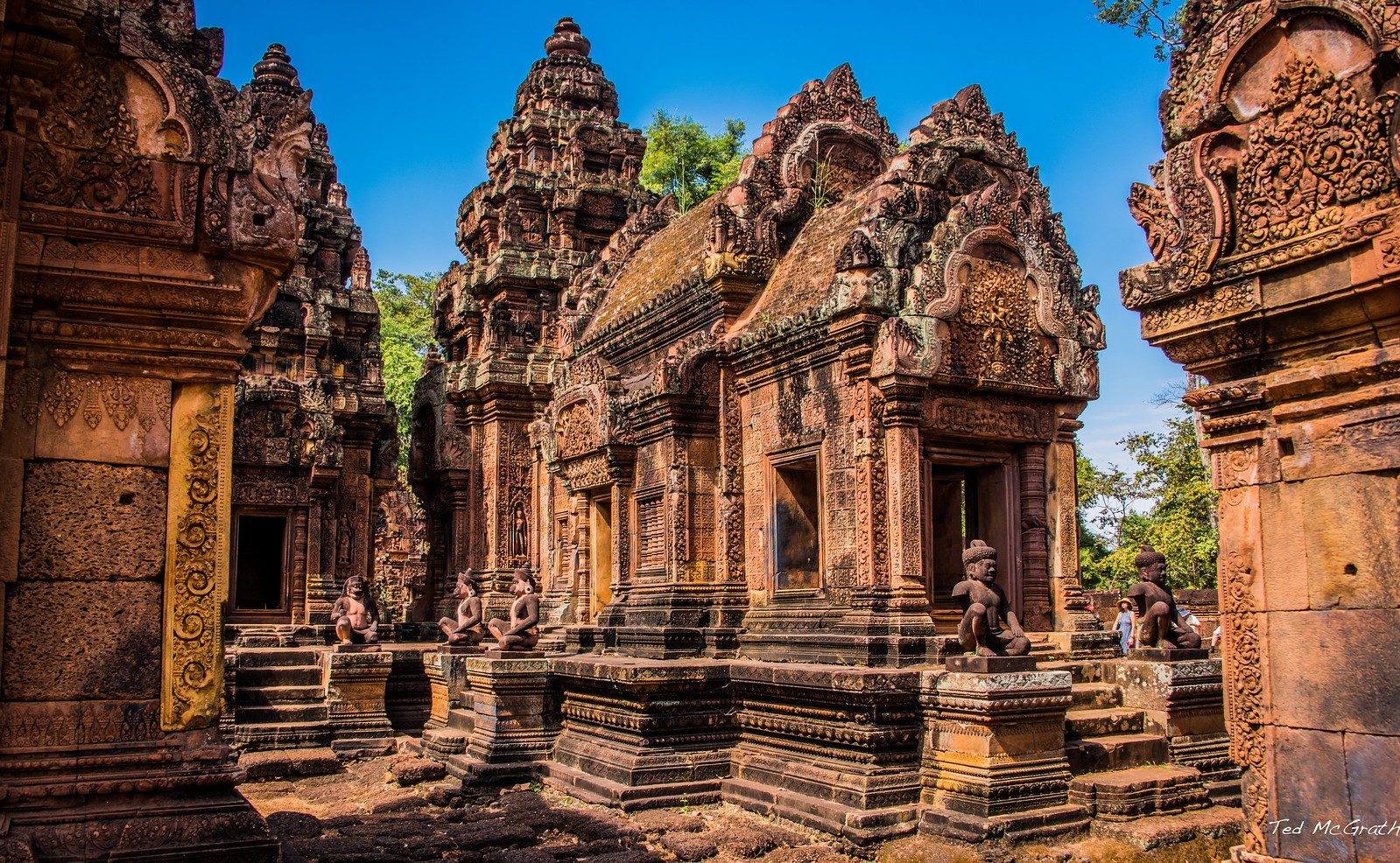 Banteay Srei Temple in Siem Reap, Cambodia (3)