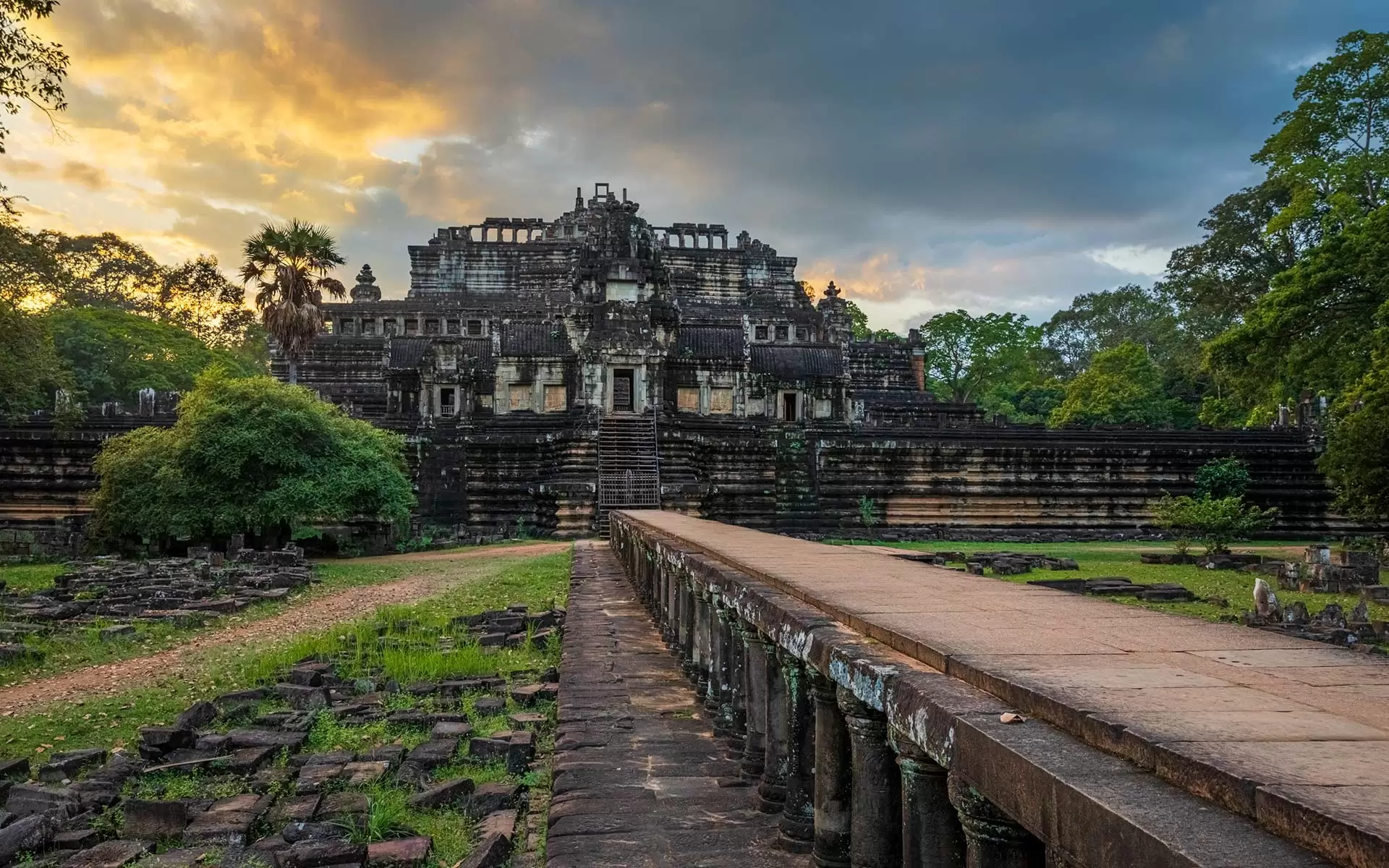 Baphuon Temple in Siem Reap, Cambodia (14)