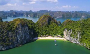 Castaway Island in Ha Long Bay (3)