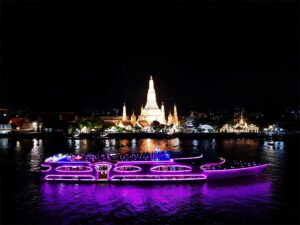 Chaophraya Cruise in Bangkok, Thailand (3)