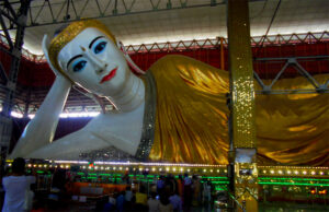 Chaukhtatgyi Buddha Temple in Yangon, Myanmar (1)