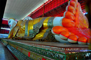 Chaukhtatgyi Buddha Temple in Yangon, Myanmar (3)