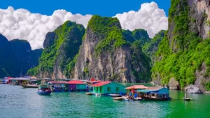 Cong Dam Floating Village in Ha Long Bay (2)