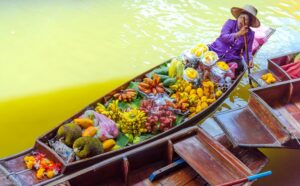 Damnoen Saduak Floating Market in Ratchaburi, Thailand (1)