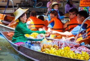 Damnoen Saduak Floating Market in Ratchaburi, Thailand (12)