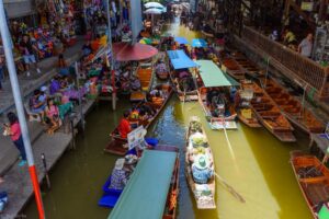 Damnoen Saduak Floating Market in Ratchaburi, Thailand (3)