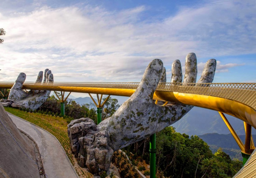 Golden Bridge in Da Nang, Vietnam (10)