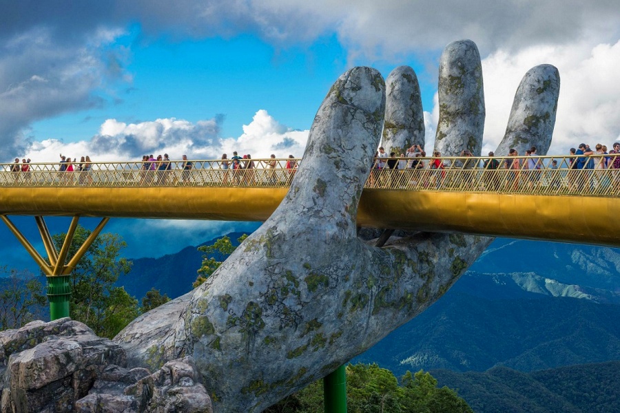 golden bridge da nang