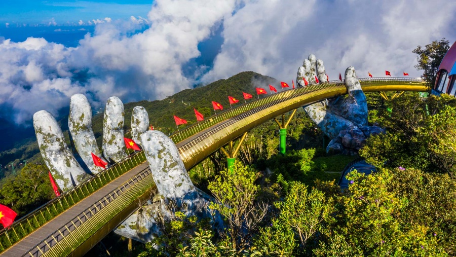 Golden Bridge in Da Nang, Vietnam (8)