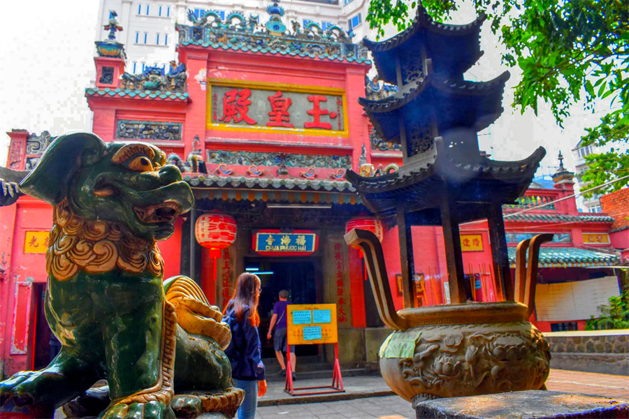 Jade Emperor Pagoda in Ho Chi Minh City, Vietnam (5)