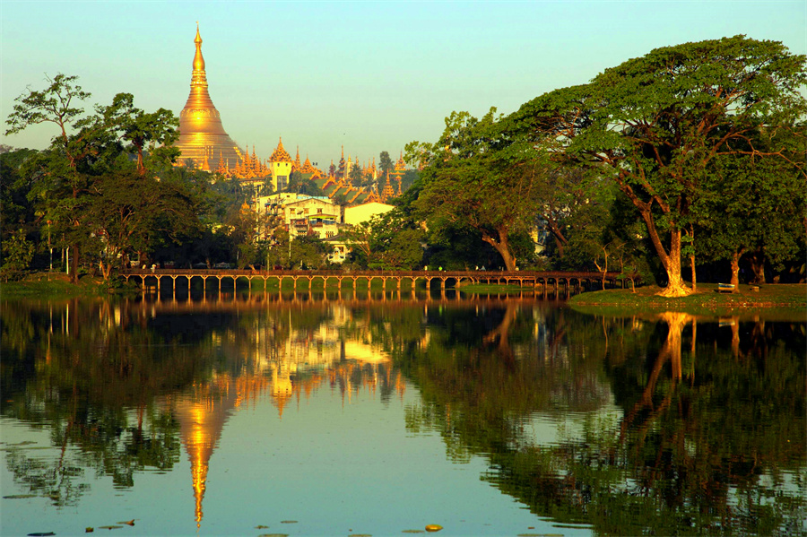 Kandawgyi Lake Park in Yangon, Myanmar (12)