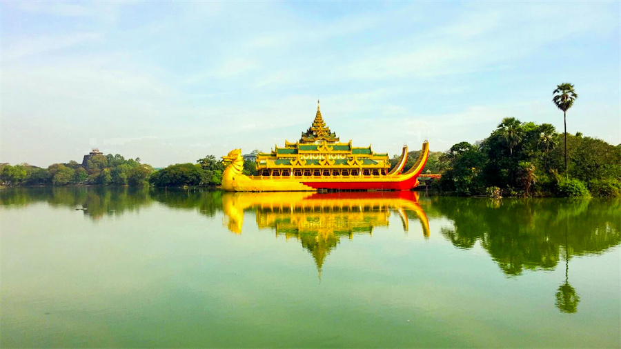 Kandawgyi Lake Park in Yangon, Myanmar (13)