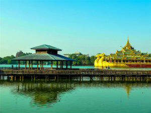 Kandawgyi Lake Park in Yangon, Myanmar (4)