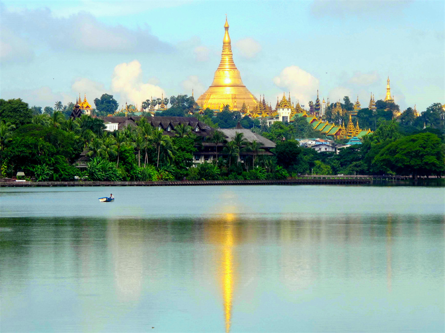 Kandawgyi Lake Park in Yangon, Myanmar (8)