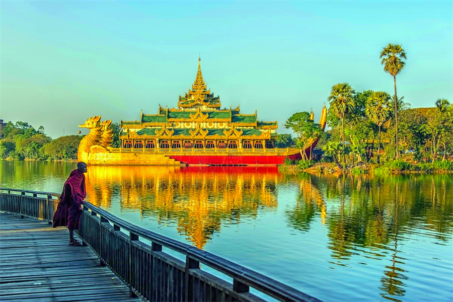 Kandawgyi Lake Park in Yangon, Myanmar (9)