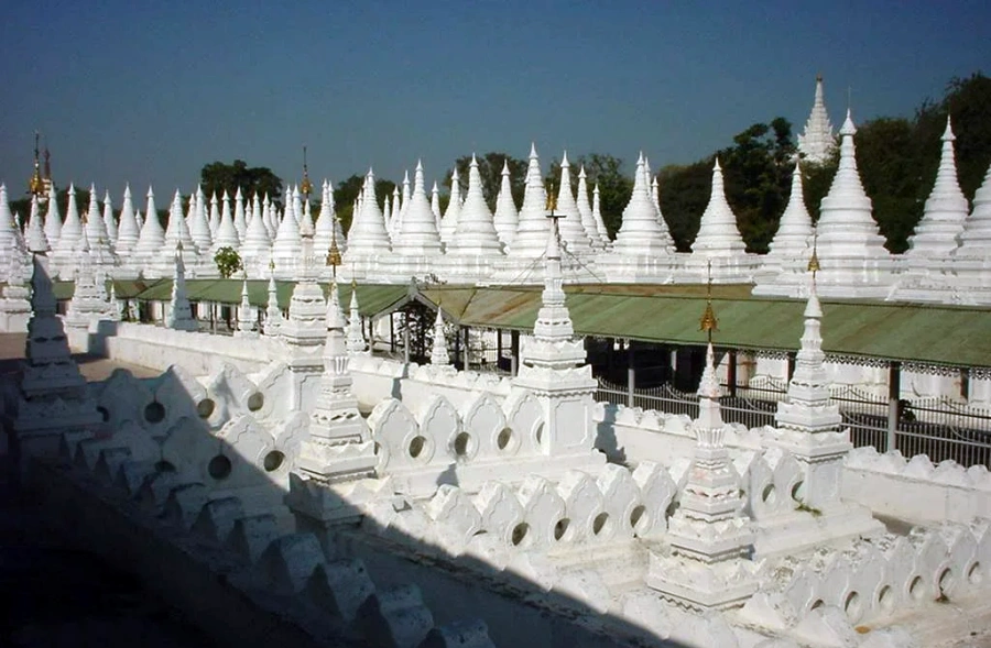 Kuthodaw Pagoda in Mandalay, Myanmar (8)