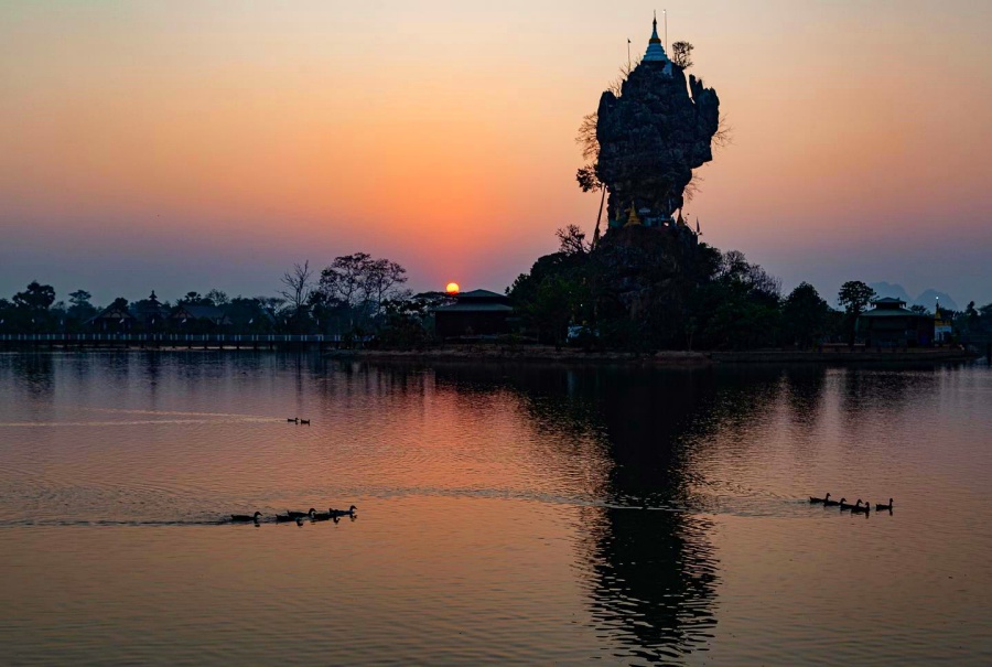 Kyauk Ka Lat Pagoda in Hpa-an of Kayin State, Myanmar (3)