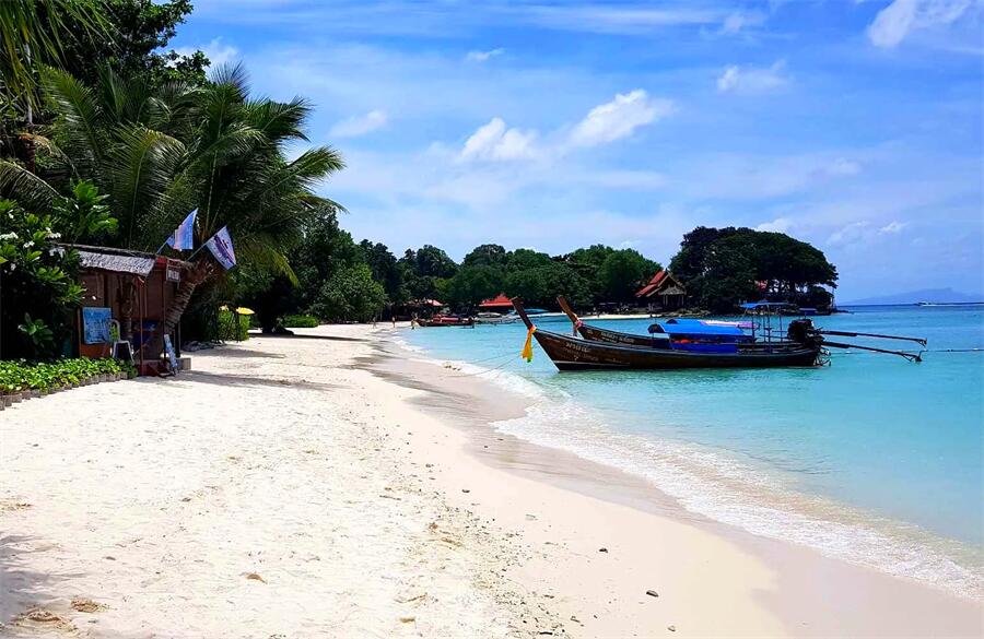 Laem Tong Bay in Krabi, Thailand (2)