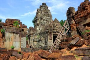 Lolei Temple of Roluos Temples in Siem Reap, Cambodia (5)