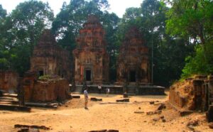 Lolei Temple of Roluos Temples in Siem Reap, Cambodia (9)