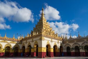 Mahamuni Pagoda in Mandalay, Myanmar (1)