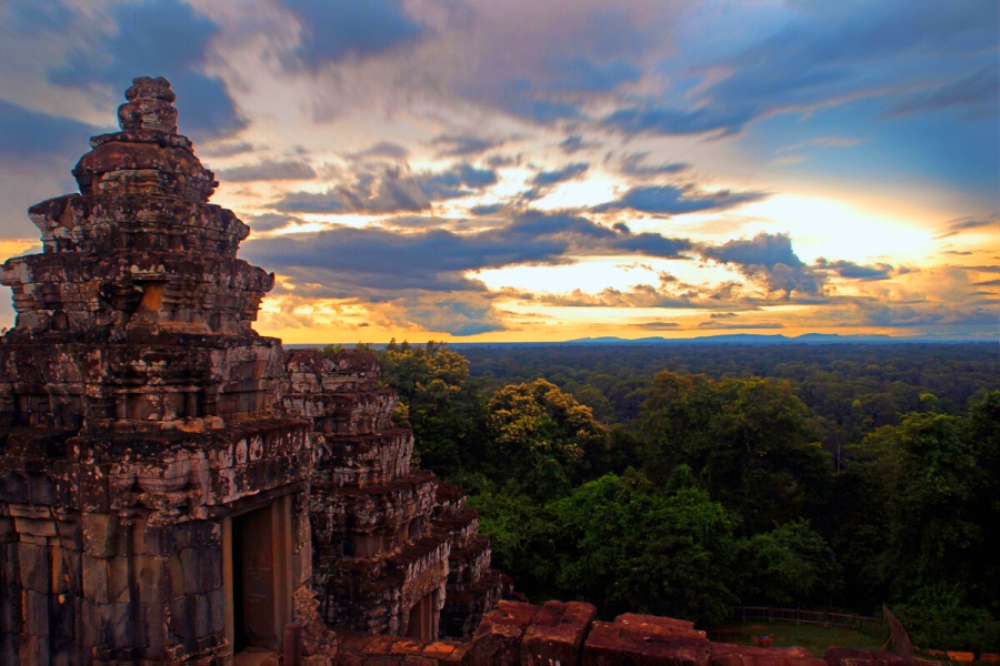 Phnom Bakheng in Siem Reap, Cambodia (22)