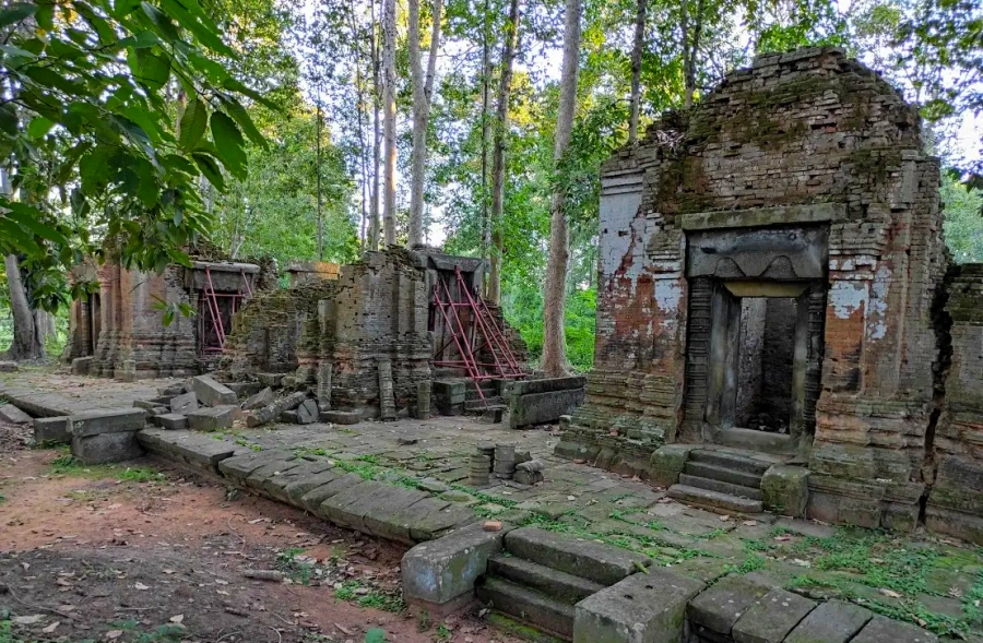 Prei Monti Temple of Roluos Temples in Siem Reap, Cambodia (1)