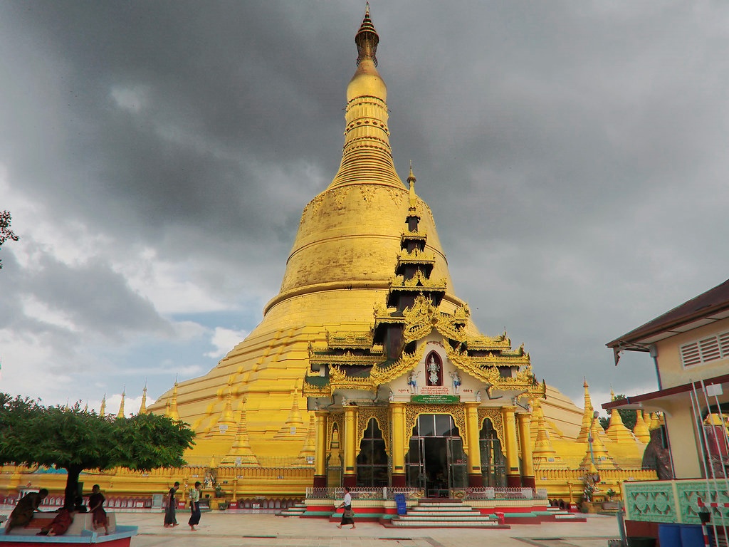 Shwemawdaw Pagoda in Bago, Myanmar (2)