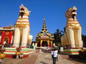 Shwemawdaw Pagoda in Bago, Myanmar (3)