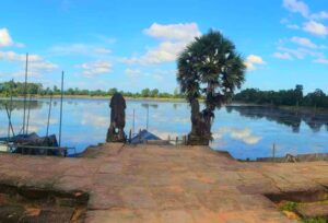 Srah Srang Ancient Reservoir and Temple in Siem Reap, Cambodia (4)