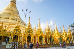 Sule Pagoda in Yangon, Myanmar (1)