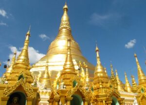 Sule Pagoda in Yangon, Myanmar (11)