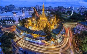 Sule Pagoda in Yangon, Myanmar (2)