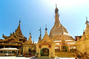 Sule Pagoda in Yangon, Myanmar (6)