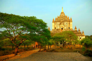 Thatbyinnyu Temple in Bagan, Myanmar (3)