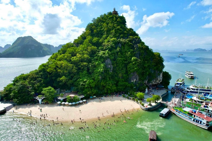 Ti Top Island in Ha Long Bay, Vietnam (5)