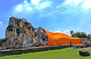 Wat Lokayasutharam in Ayutthaya, Thailand2