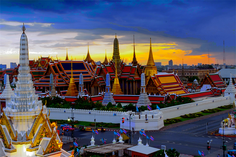 Wat Phra Kaew (The Temple of the Emerald Buddha) in Bangkok, Thailand (2)