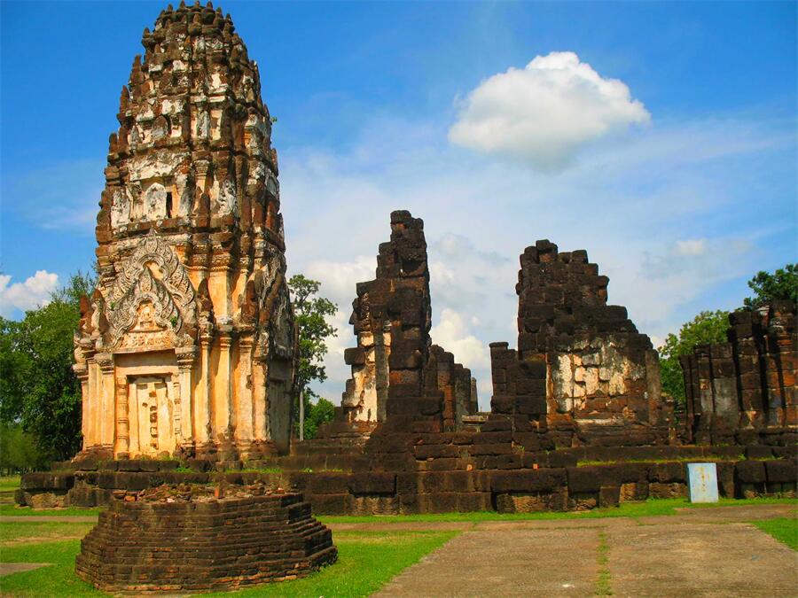 Wat Phra Pai Luang in Sukhothai, Thailand2