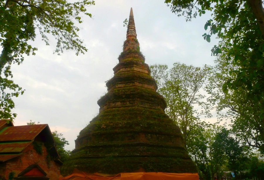 Wat Phra That Chedi Luang in Chiang Saen of Chiang Rai, Thailand (3)