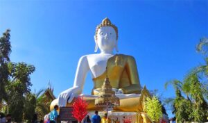 Wat Phra That Doi Kham in Chiang Mai, Thailand (3)