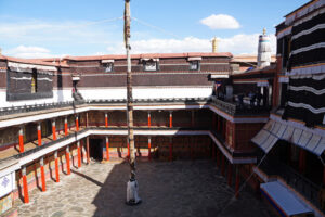 Tashilhunpo-Monastery-in-Shigatse-07